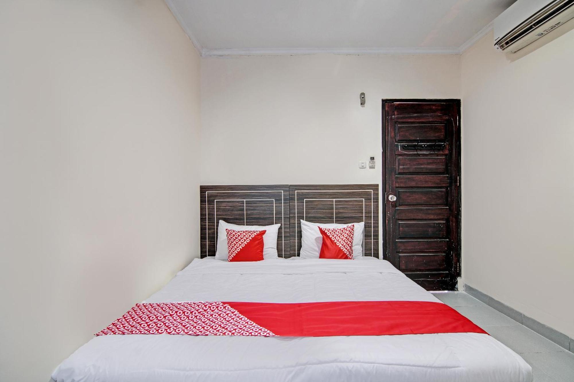 Oyo 92530 Rosela House Syariah Hotel 2*