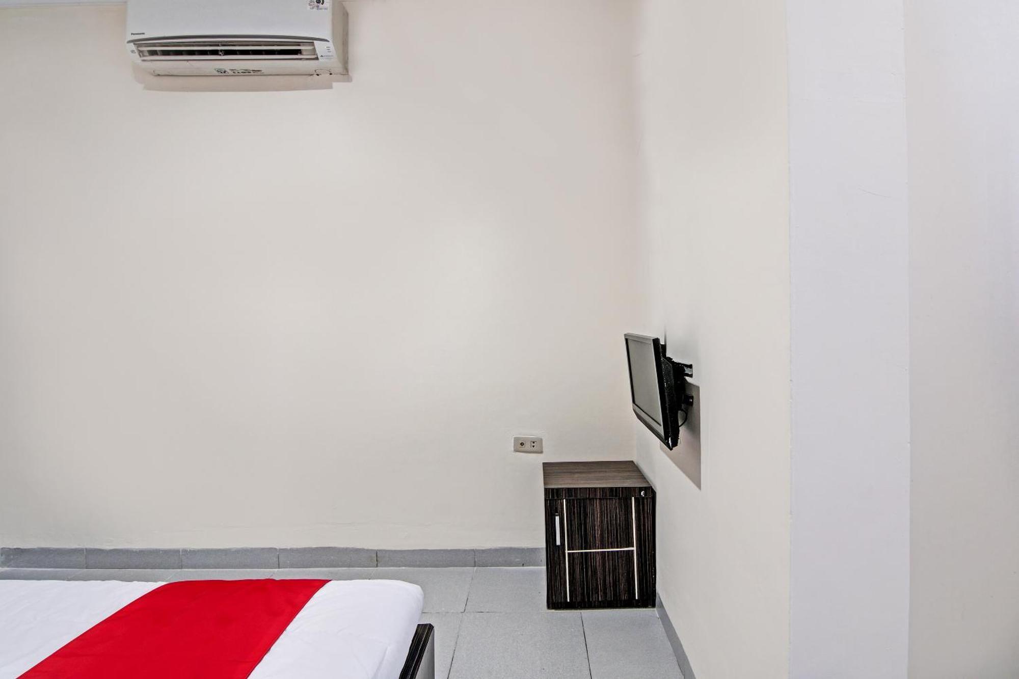 Oyo 92530 Rosela House Syariah Pekanbaru