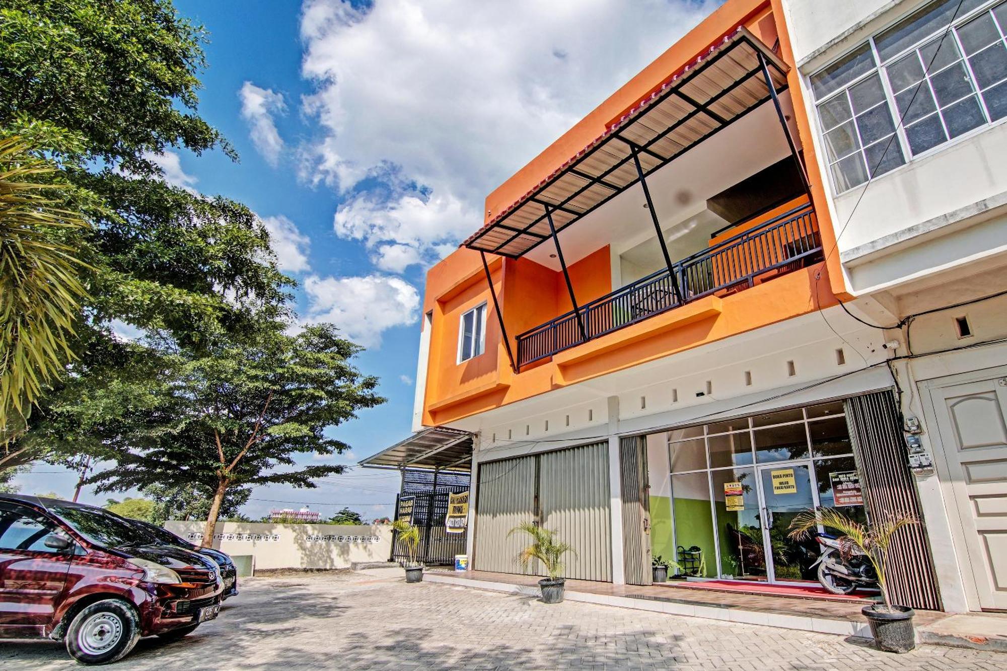 Oyo 92530 Rosela House Syariah Hotel