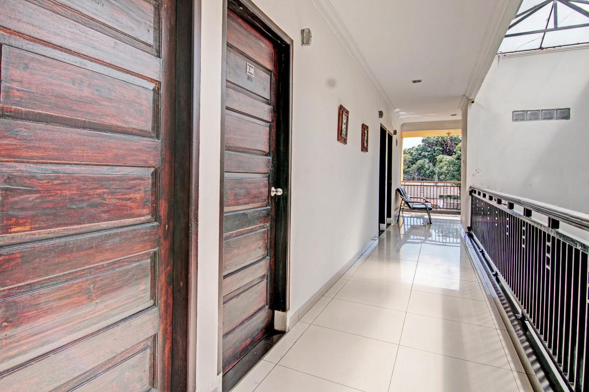Hotel Oyo 92530 Rosela House Syariah Pekanbaru